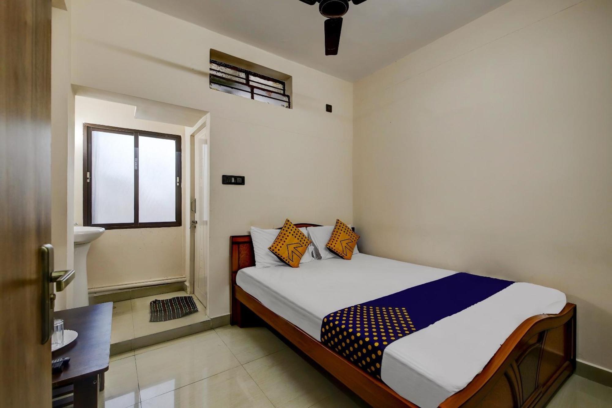 Spot On 73621 Srinivasa Boarding And Lodging Jālahalli Exteriér fotografie