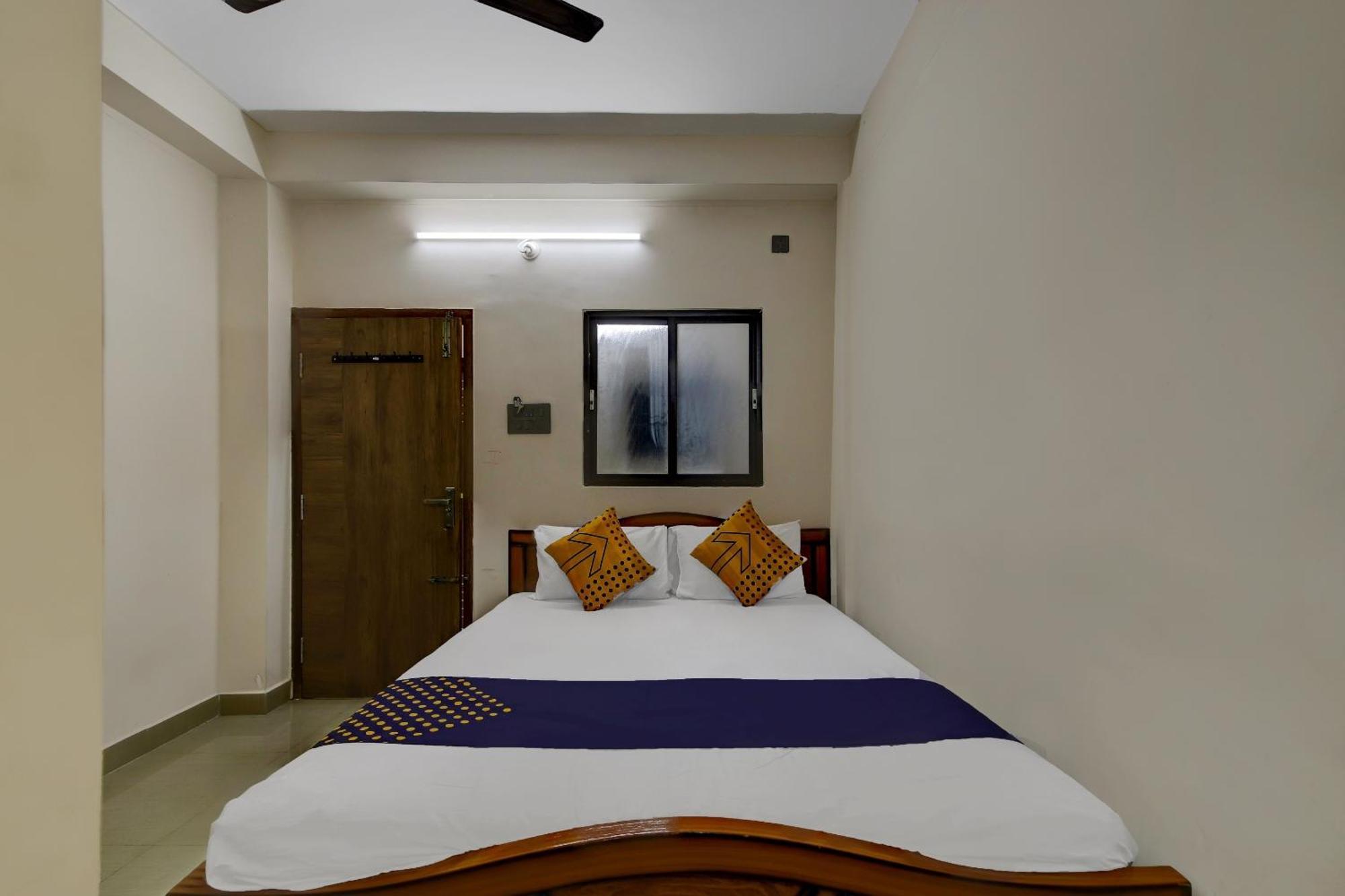 Spot On 73621 Srinivasa Boarding And Lodging Jālahalli Exteriér fotografie